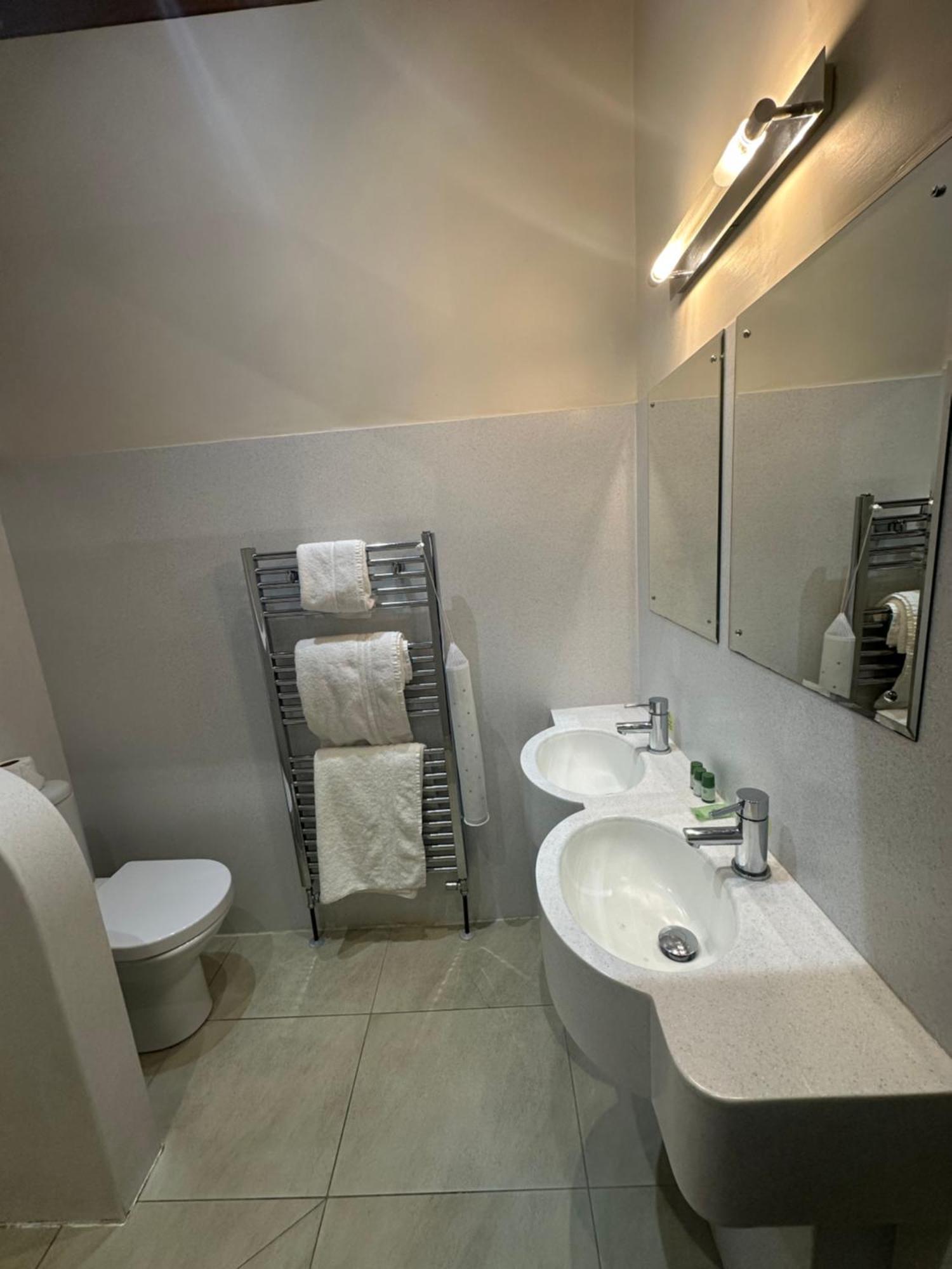 Kings Croft Hotel Pontefract Bagian luar foto